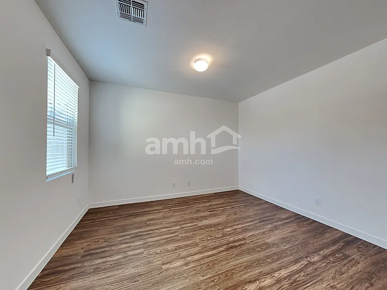 4214 S 105th Dr — Photo 8