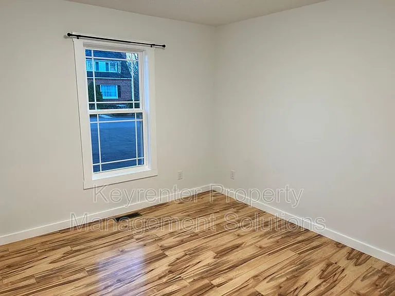 317 Sterling St #B — Photo 21