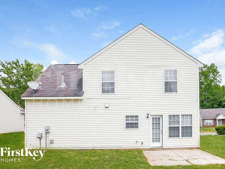 2422 Fairstone Ave — Photo 15