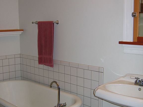 1st fl. bath