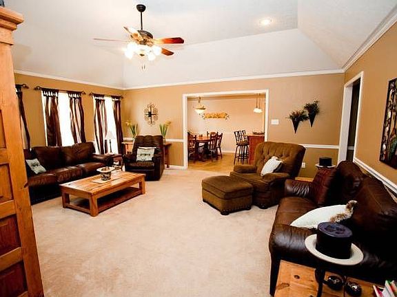 2nd image of 46 Rosewood Dr