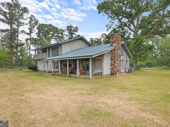 2nd image of 565 Bragg Rd