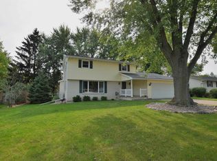 1289 Ponderosa Ave, Green Bay, WI 54313