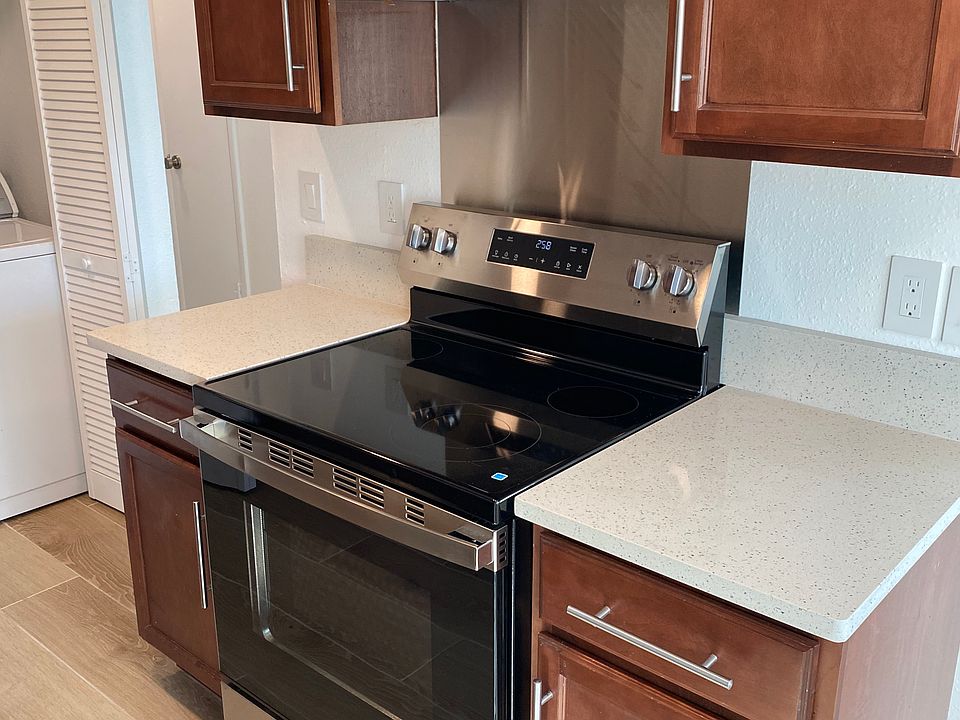 1st image of 929 E Hillview Dr APT C