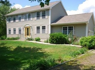 195 Sunnybrook Farm Rd, Narragansett, RI 02882