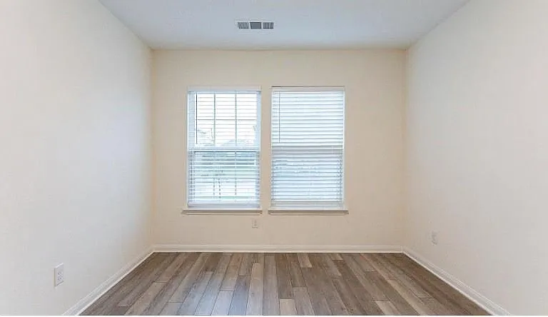 1331 Treeta Trl — Photo 6