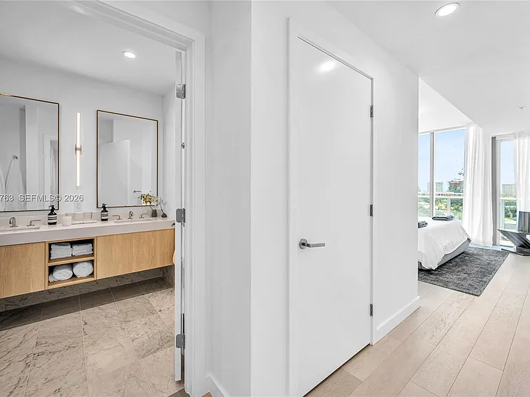 9201 E Bay Harbor Dr #Penthouse 809 — Photo 4