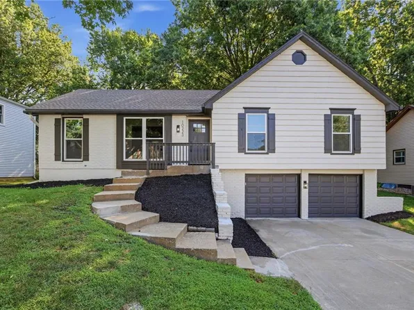 10223 Rosehill Rd, Lenexa, KS 66215