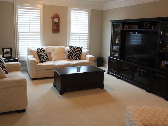 Spacious living room