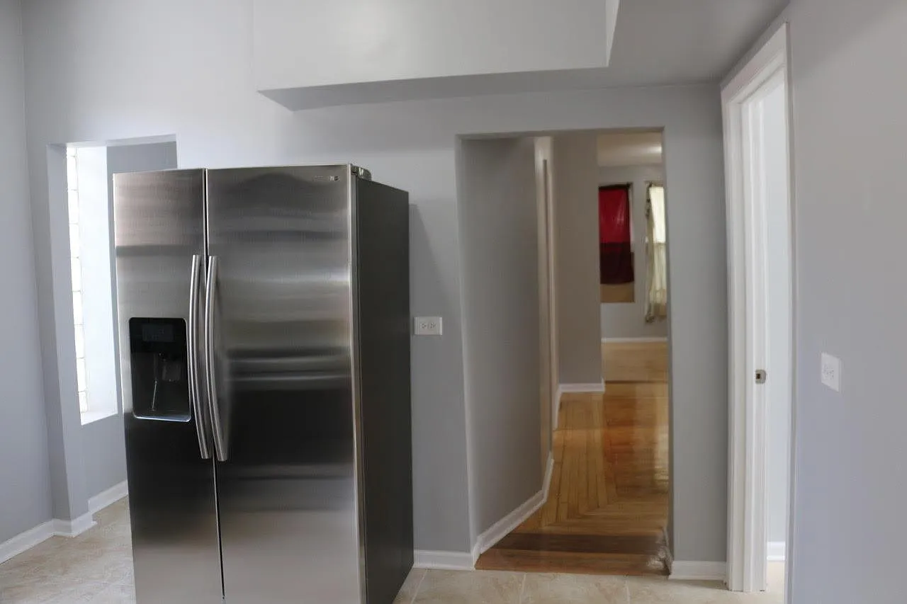 740 N Christiana Ave — Photo 4