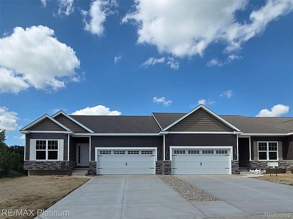 2nd image of 856 Oakwood Cir #44