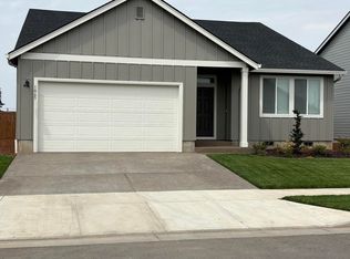 1065 Clemson St, Woodburn, OR 97071