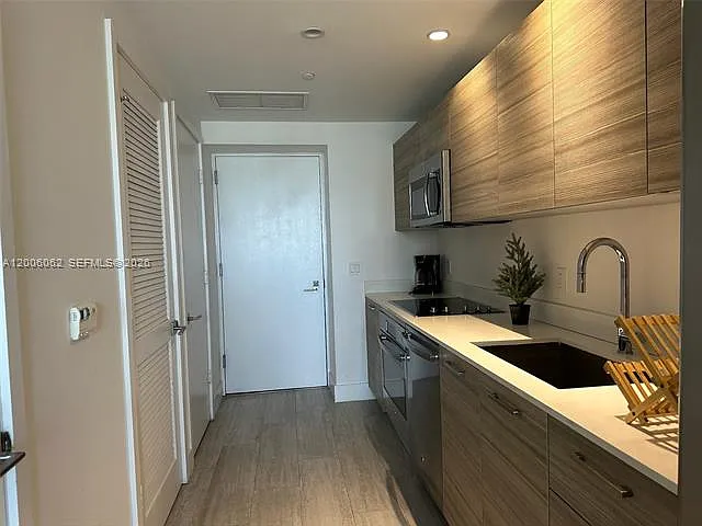 121 NE 34th St #1915 — Photo 16