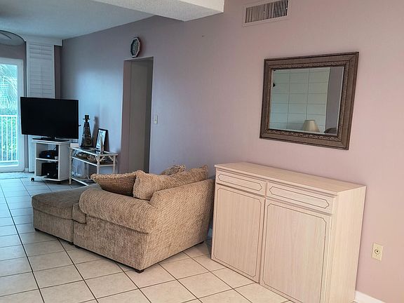 4th image of 4000 Ocean Beach Blvd APT 1