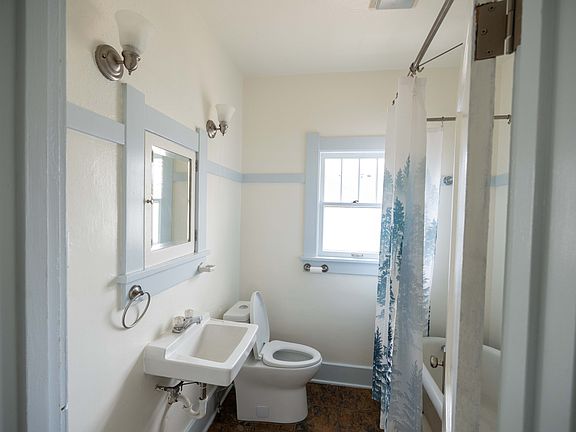 5th image of 1222 E Custer St #1