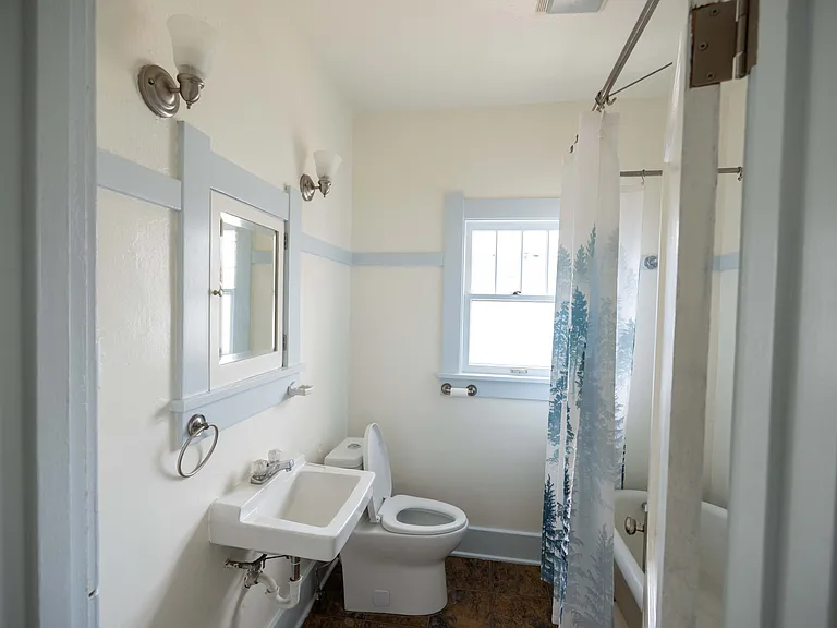 1222 E Custer St #1 — Photo 5