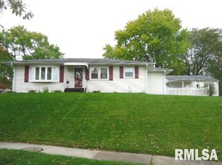 8104 8 1/2 St W, Rock Island, IL