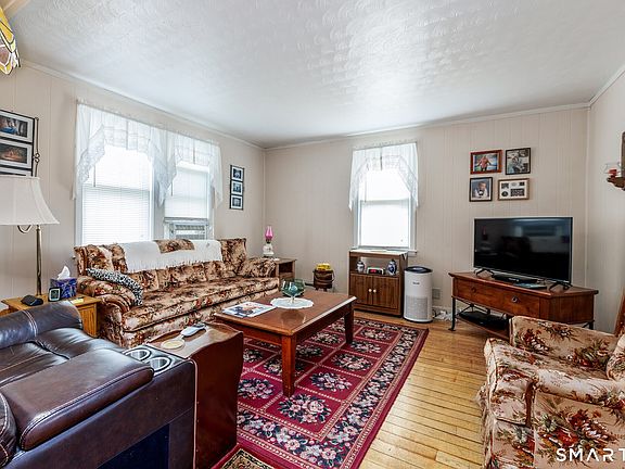 3rd image of 17-19 North Chestnut Street