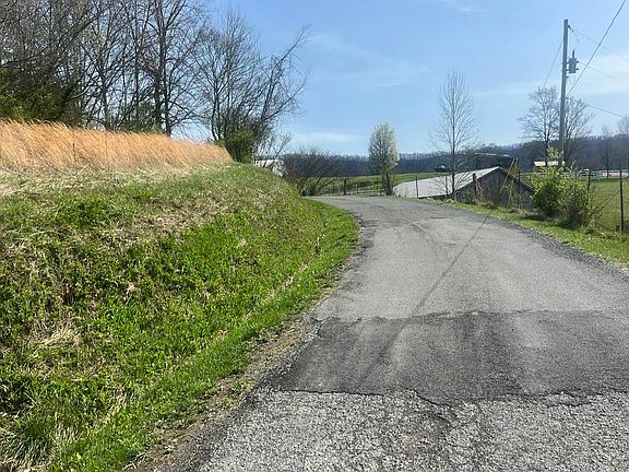 4th image of 754 Beech Grove Rd