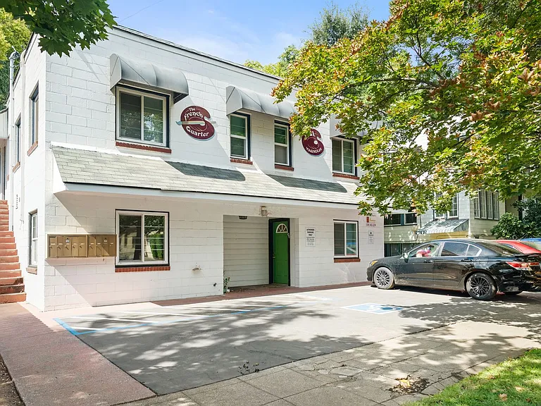 1121 & 1129 Magnolia Ave — Photo 3