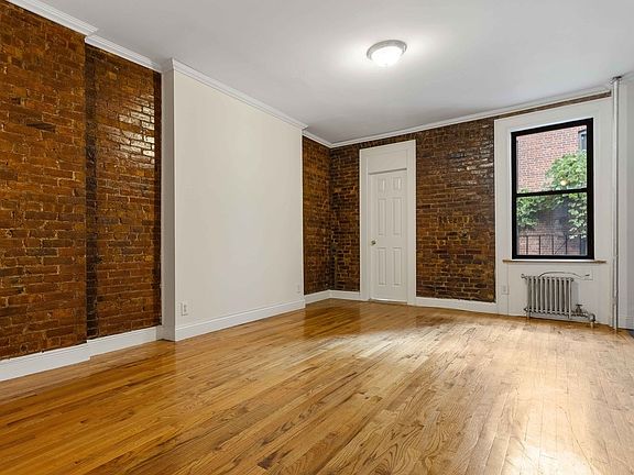 3rd image of 221 E 35th St APT 3FW