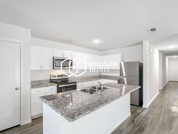 5th image of 431 Shorty St