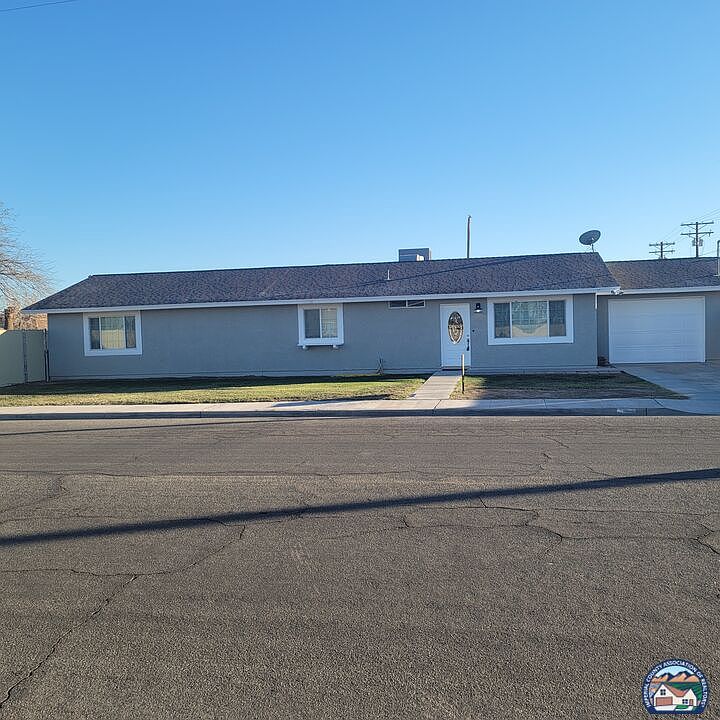 1st image of 406 W 2nd St