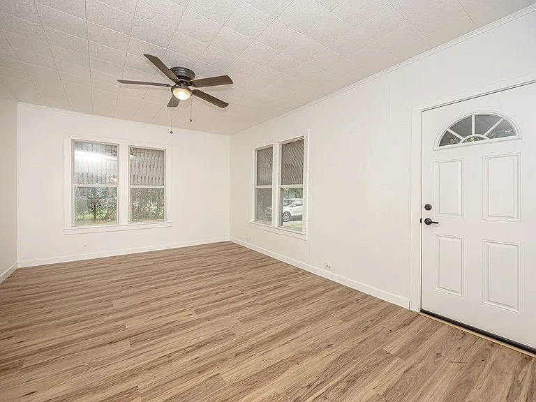 4406 Richard St — Photo 14