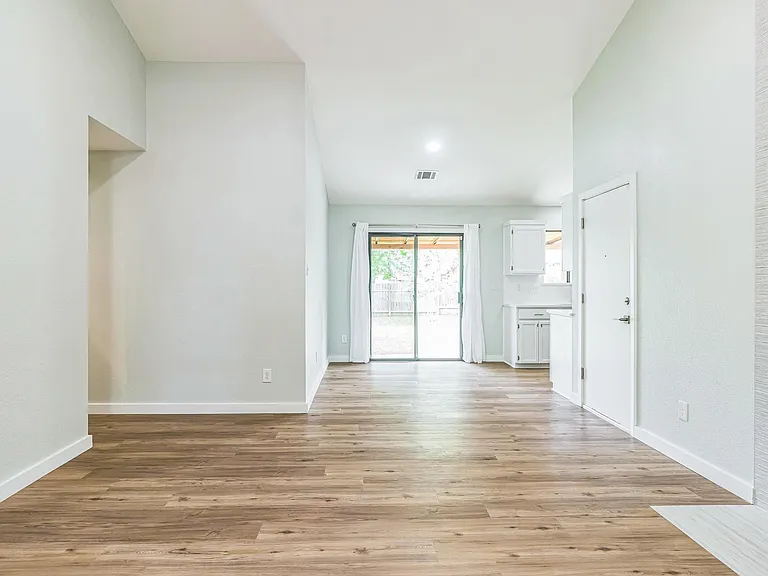 1801 Verbena Way — Photo 4