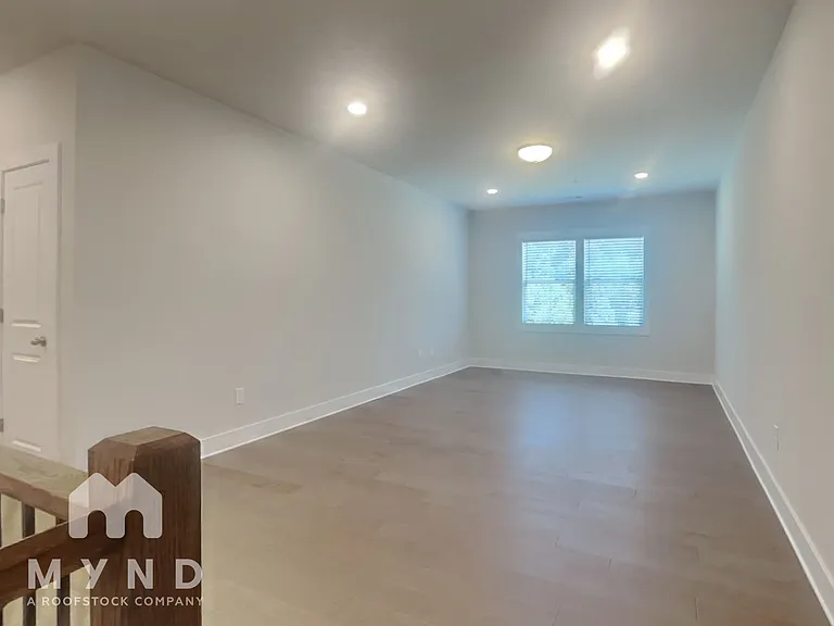 1273 Windmill Pkwy — Photo 11