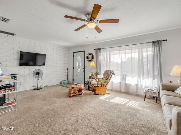 4th image of 825 2nd St