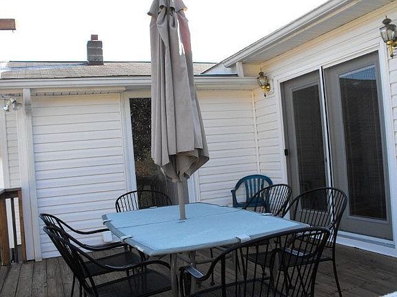 4th image of 42 Church Hill Ln