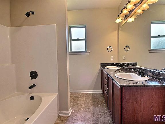 5th image of 11389 Ashwood Ct