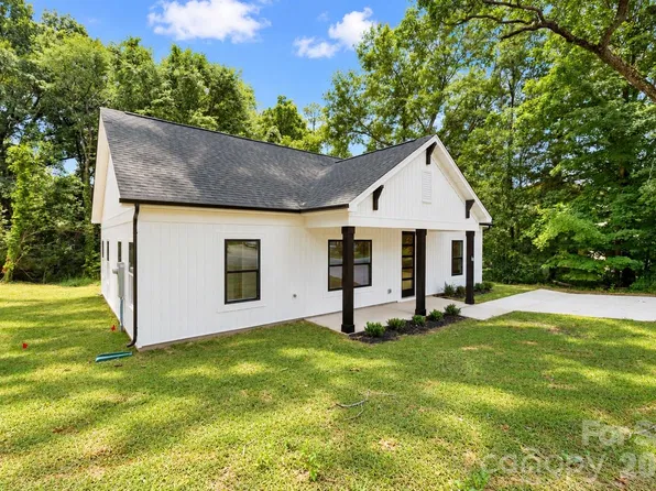 315 W Chestnut St, Stanley, NC 28164