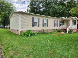 8427 Winfield Rd, Winfield, WV 25213