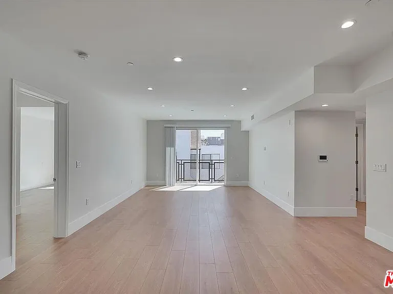 14419 Riverside Dr #306 — Photo 13