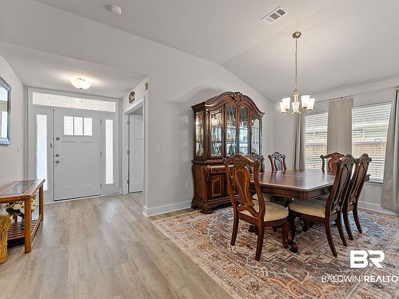 5th image of 692 Mayflower Dr