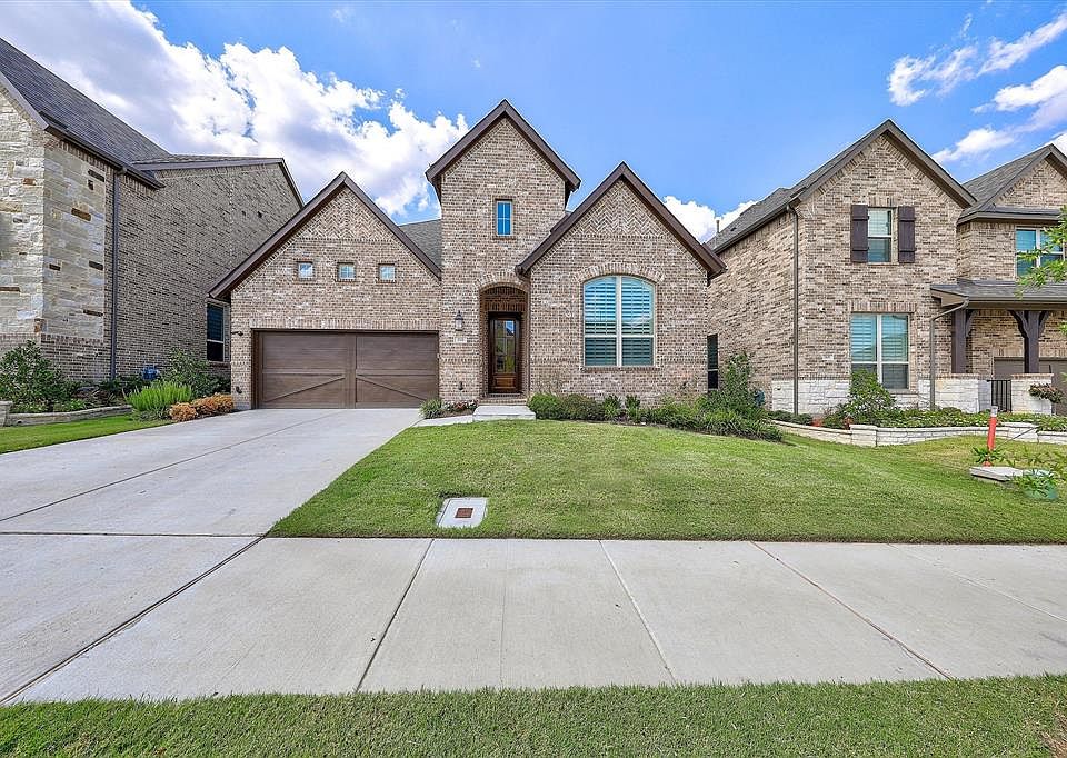 1st image of 2111 Remington Dr