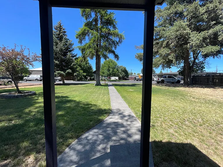 234 SW 4th St — Photo 17