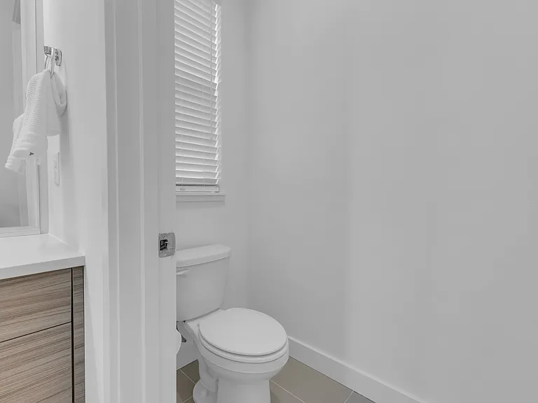 13511 SE 68th Pl — Photo 18