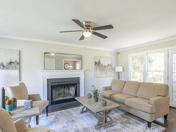 3rd image of 4200 Medlar Ln