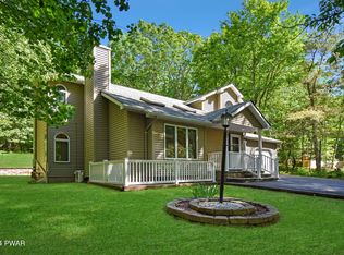 127 Maple Dr, Shohola, PA 18458