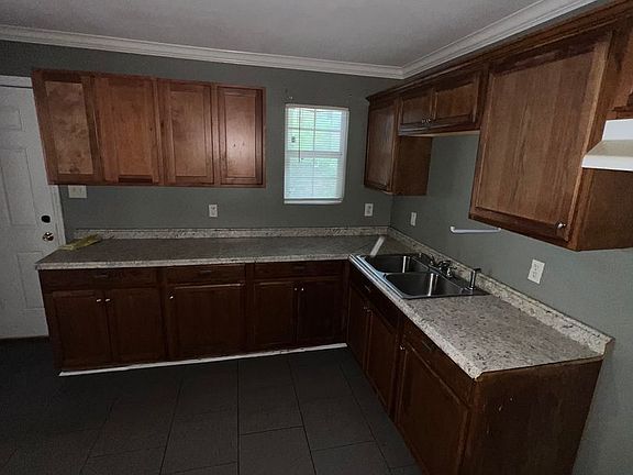 3rd image of 3427 Jackson St