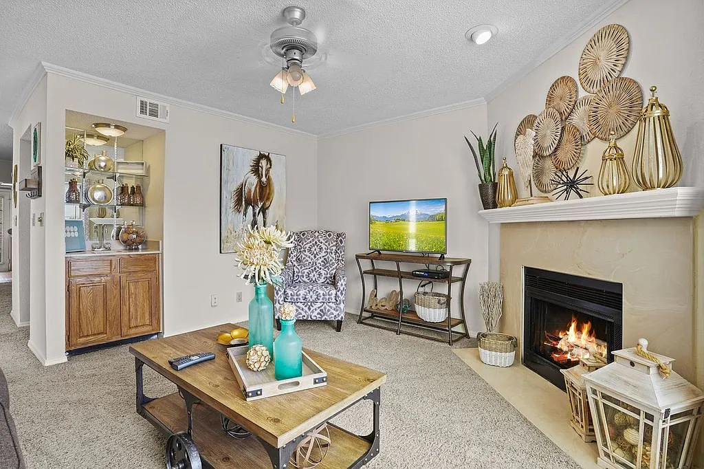 Creekwood Apartments — Photo 3