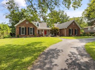 9937 Gerald Dr, Saint Louis, MO 63128