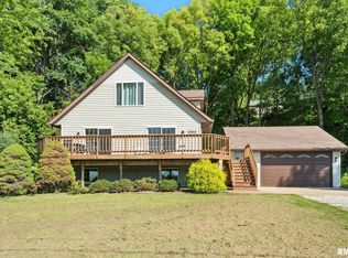 18968 Great River Rd, Le Claire, IA 52753