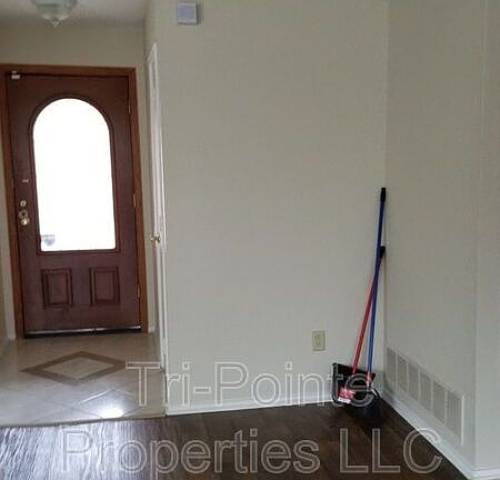 4th image of 3037 Colony Dr