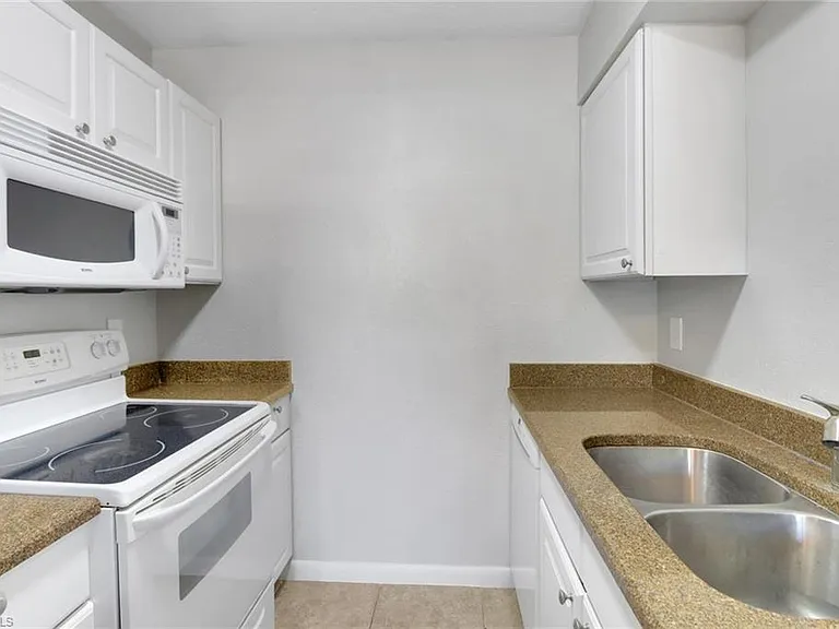 4635 Bayshore Dr #P4 — Photo 4