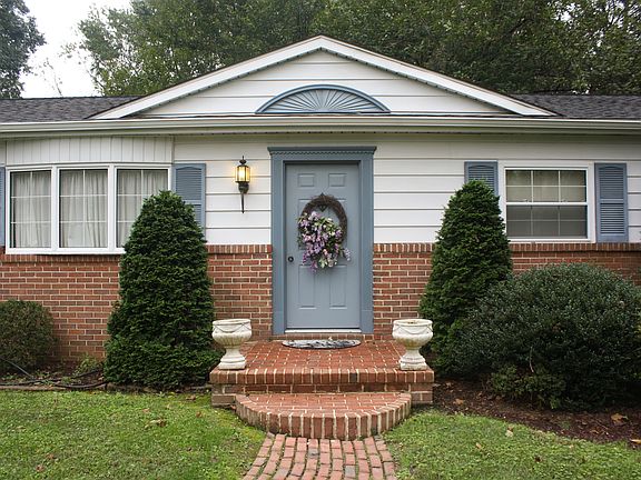 2nd image of 1705 Wildwood Dr