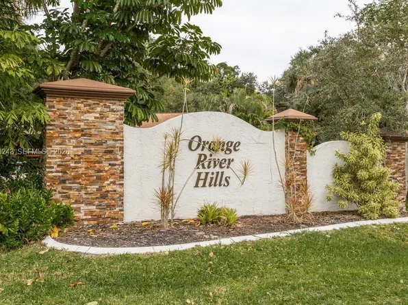 1625 Sunkist Way, Fort Myers, FL 33905